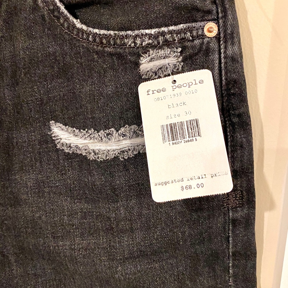 NWT! Free People Makai Distressed Shorts - Picture 4 of 5